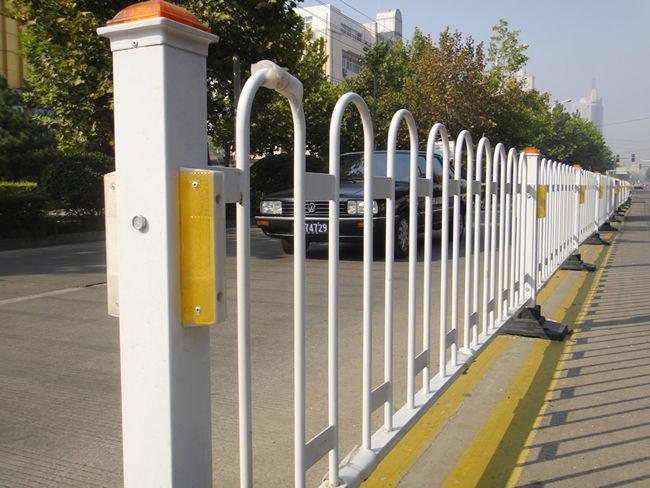 道路護(hù)欄廠家